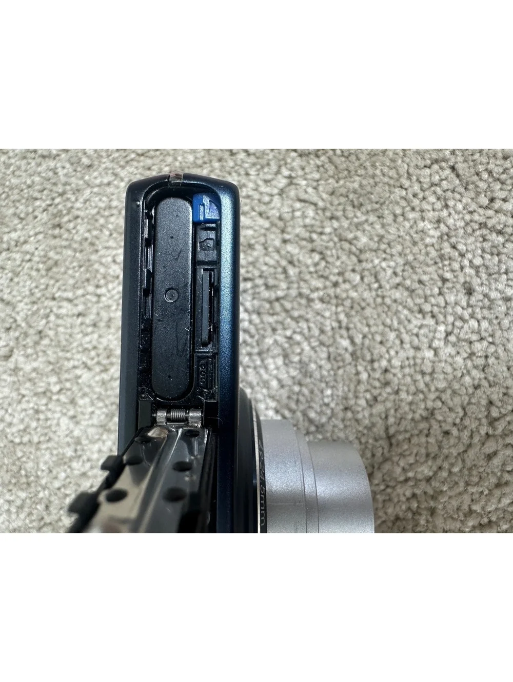 Samsung ST65 Compact 14.2 MP Point & Shoot 5X Zoom HD Movie Digital Camera Works